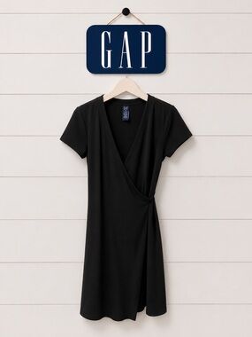 GAP black short-sleeve wrap dress – Size S (Stretch)
